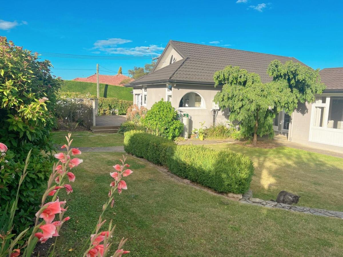 Beautiful Garden View 4Br House Villa Оамару Екстериор снимка